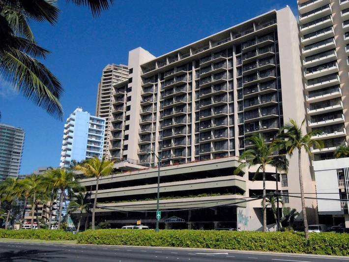 Apartahotel para 4 personas, con vistas además de piscina y balcón en Honolulu
