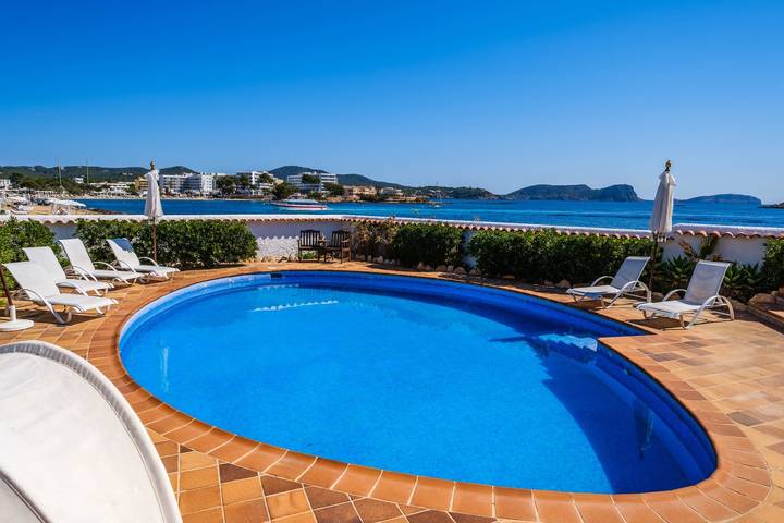 Villa voor 10 personen met balkon in Es Canar, Santa Eulària des Riu