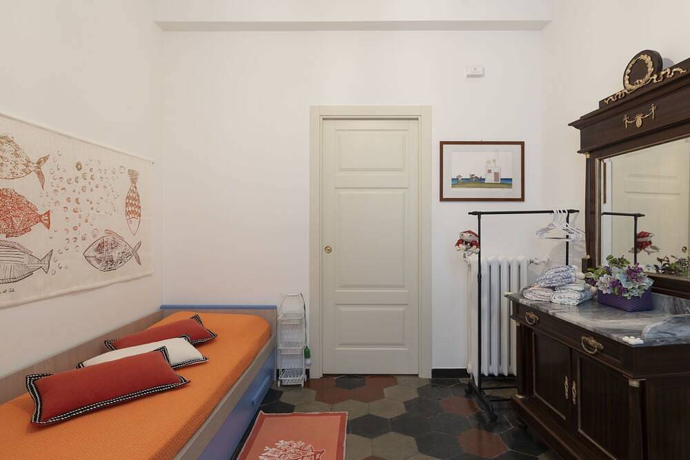 Apartamento entero, Precioso apartamento para 5 personas con Tv y balcón in Noli, Riviera di Ponente