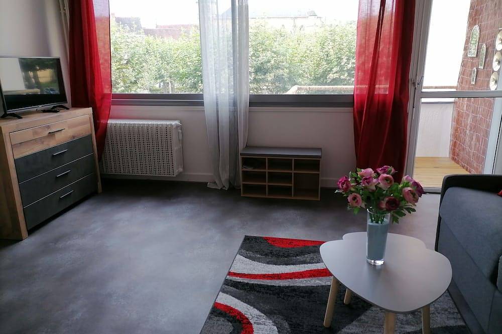 Appartement entier, Studio lumineux  avec balcon à deux pas de la cité médiévale in Sarlat-la-Canéda, Périgord Noir