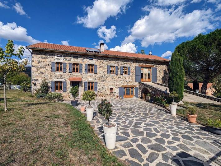 Chambre d’hôte pour 6 personnes, avec Terrasse et Jardin ainsi que Piscine et Vue