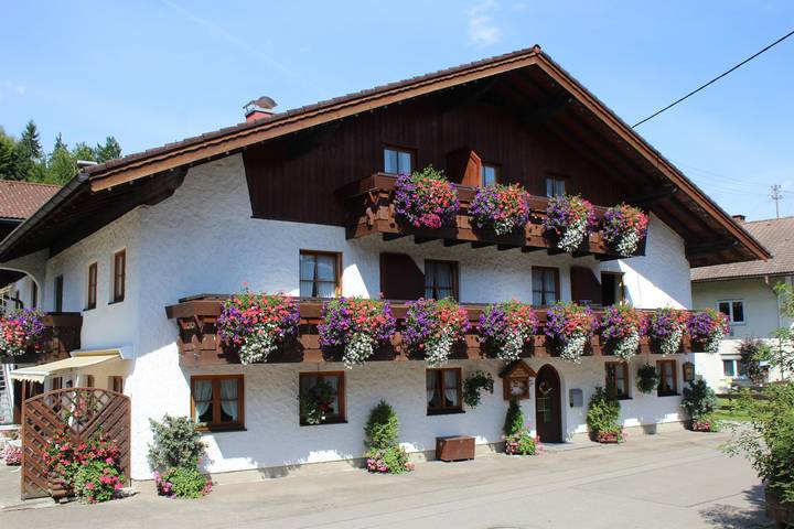 Ferienwohnung für 3 Personen, mit Balkon und Terrasse sowie Garten in Fischen