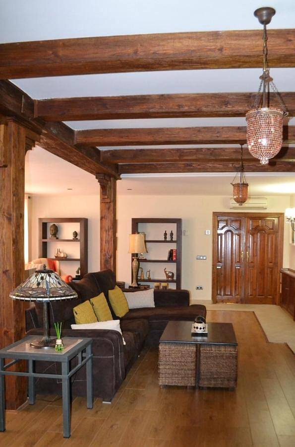 Casa rural para 13 personas, con jardín además de piscina y jacuzzi, Familias con niños en Provincia de Ciudad Real - 2