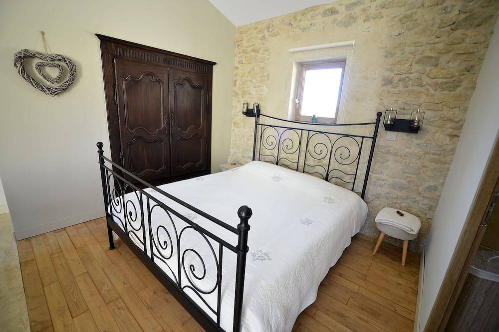 Gîte de charme à la ferme du Pont rouge à Malaucène in Malaucène, Parc naturel régional du Mont-Ventoux