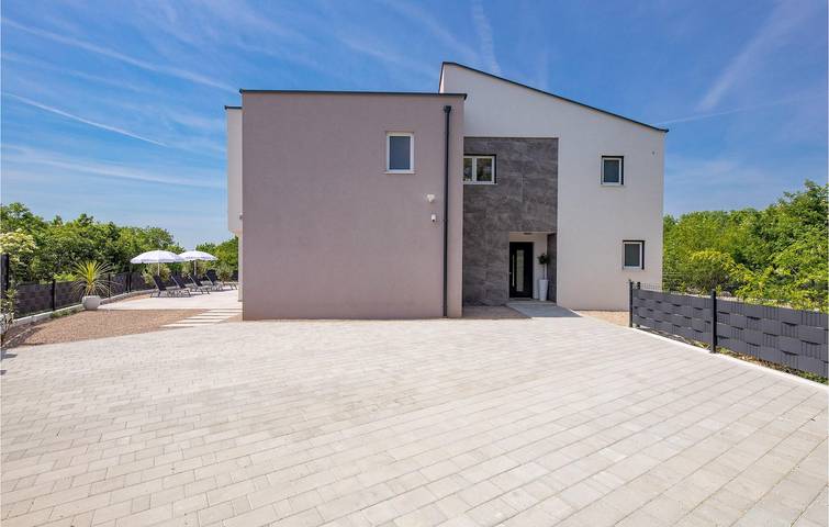 Ferienhaus für 8 Personen, mit Garten