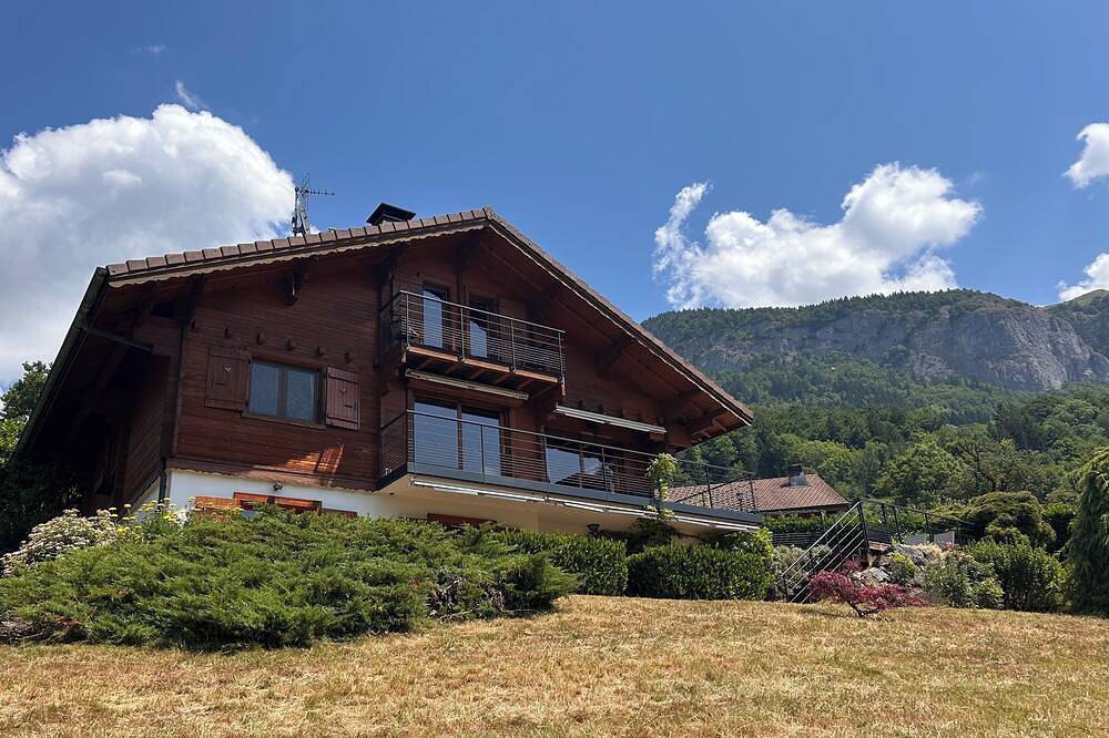 Berghütte mit Pool und herrlicher Aussicht, in der Nähe von Ski- und Sommeraktivitäten in Mieussy, Region Bonneville