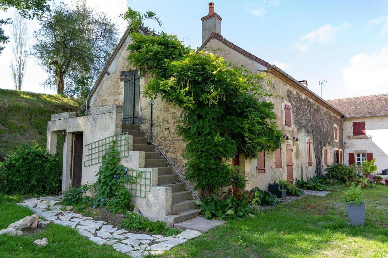 Double Room with Pool View in Le Veurdre, Allier