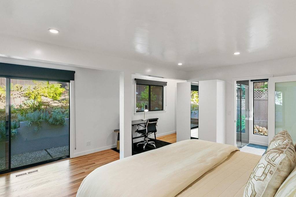 Sunset Villa: Upscale Three Bedroom Three Bath with Ocean Views in Pebble Beach, Monterey County