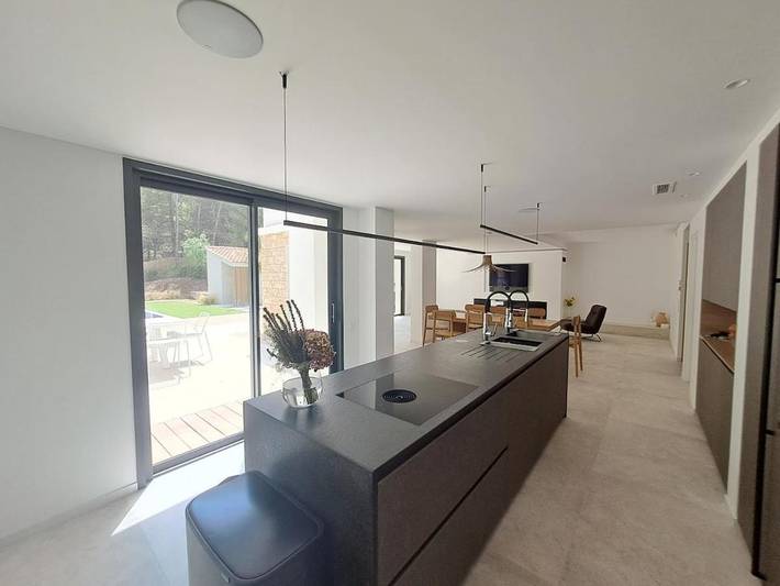 Location de vacances pour 12 personnes, avec piscine et terrasse dans Plage de la Madrague - 4