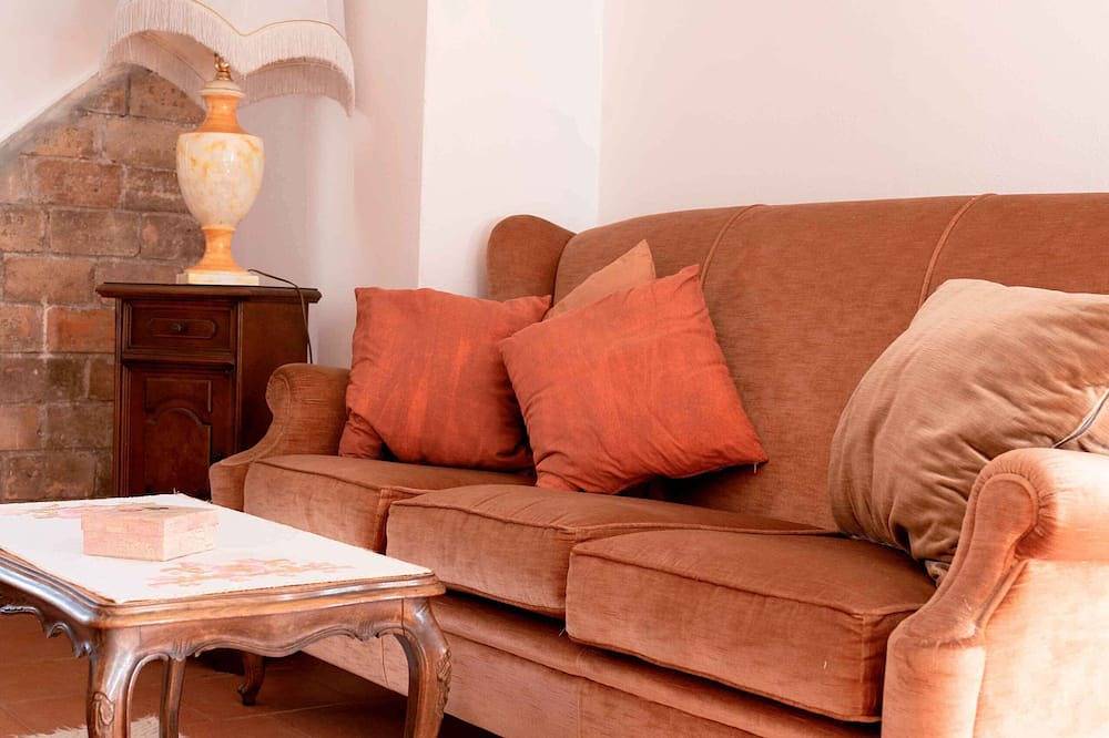 Appartement entier, Montello Hill front property with large garden in Crocetta del Montello, Province de Trévise