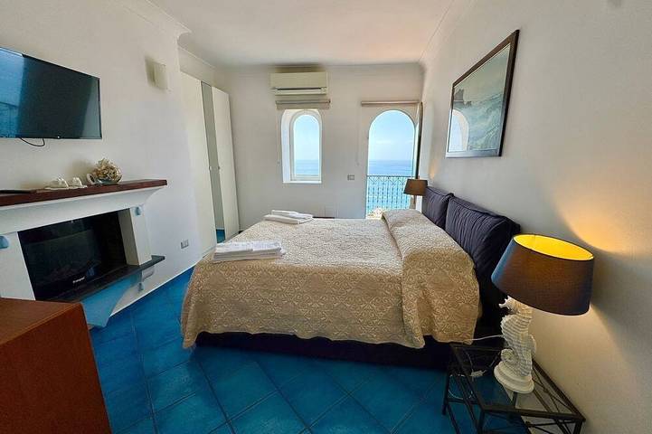 Entire apartment, Mareluna Holiday Home in Praiano, Sorrento Coast