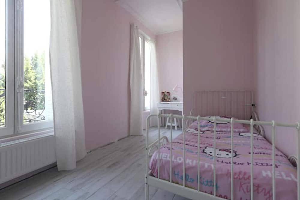 Charmante Maison et Studio au Coeur de Suresnes in Suresnes, Hauts-de-Seine