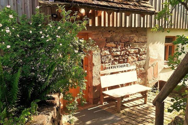 Ferienhaus für 2 Personen, mit Terrasse und Garten in Loßburg
