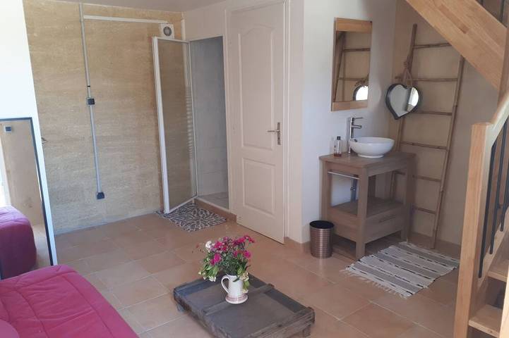 Charmant petit mazet tout près d'Uzeschambre d'hote in Saint-Quentin-la-Poterie, Région de Nîmes