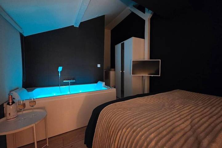 Appartement entier, Suite Balnéo à 15 min de Strasbourg in Schiltigheim, Région de Strasbourg