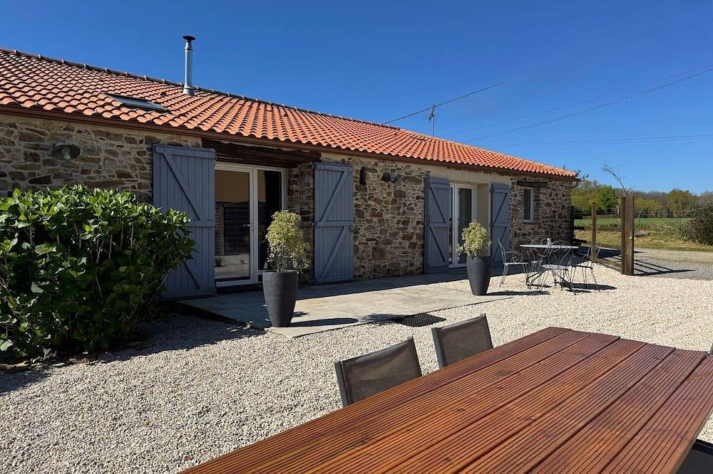 Gîte charmant entre Nantes et la mer avec jacuzzi, jardin et vélos in Port-Saint-Père, Région de Nantes