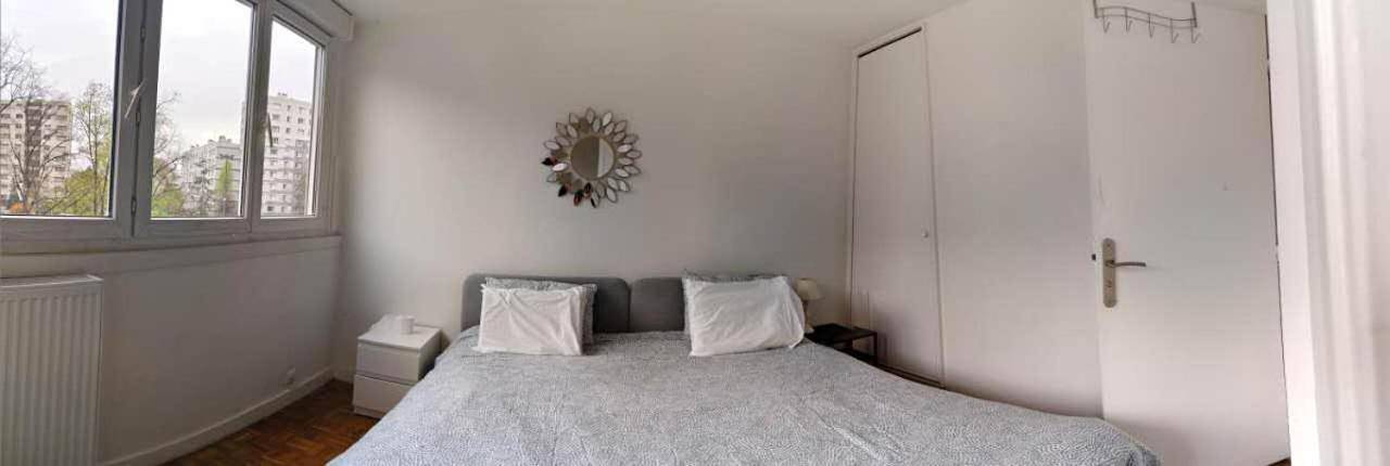 Appartement entier, 1 bedroom & salon, La Defense, Metro, parking in Courbevoie, Hauts-de-Seine