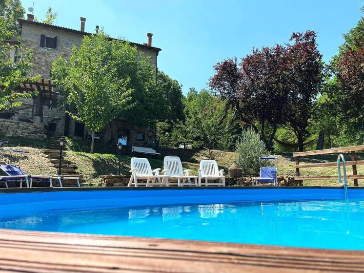 Vakantiehuis voor 2 personen, with Terras and Tuin as well as Zwembad and Uitzicht in San Benedetto Val di Sambro