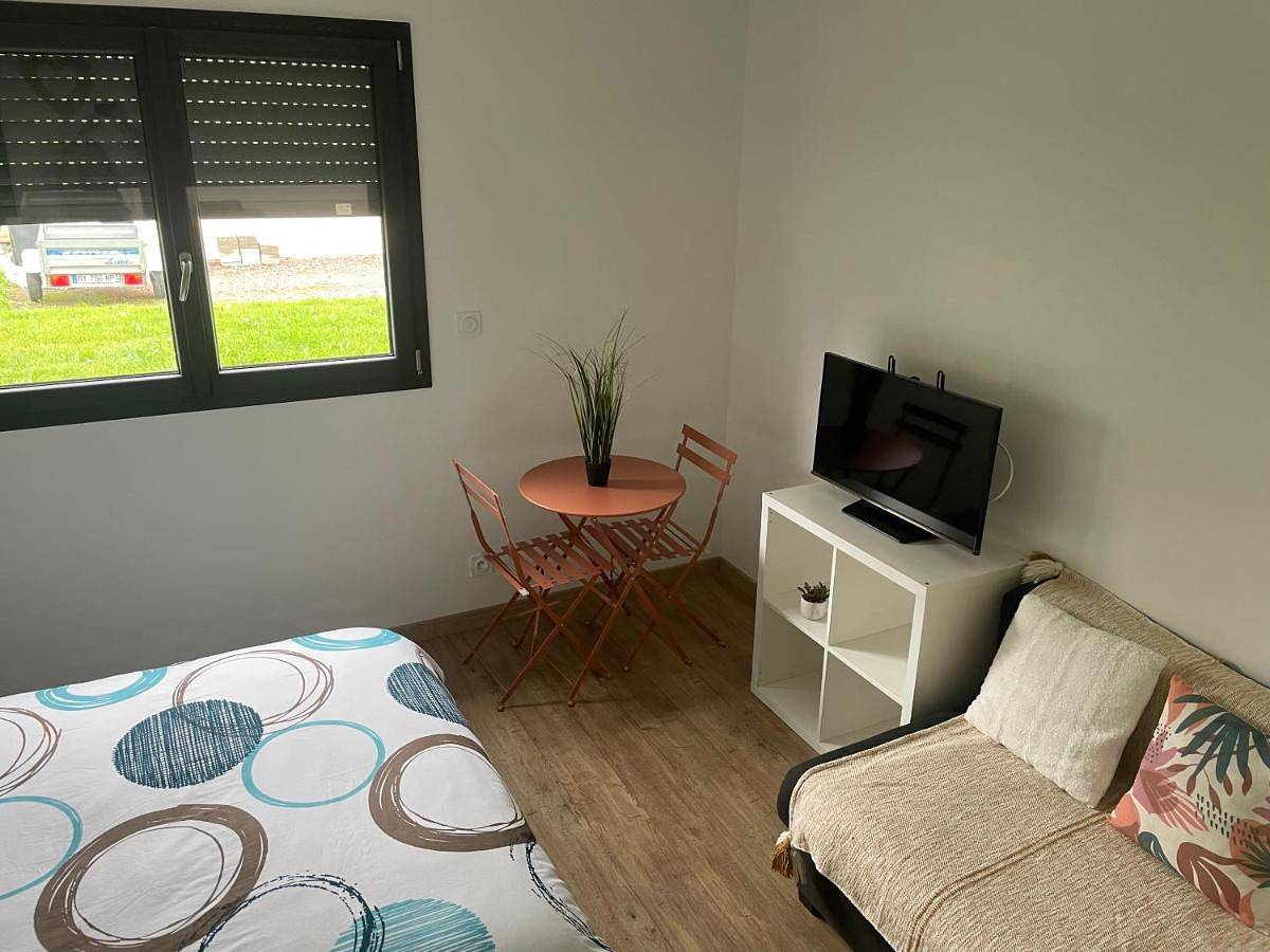 Double Room with Private Bathroom in Sainte-Honorine-du-Fay, Région de Caen