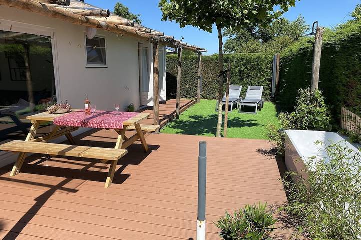 Ferienhaus für 4 Personen, mit Garten und Terrasse sowie Whirlpool - 1