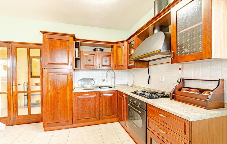Ganze Ferienwohnung, Urlaub am Meer: 2-Zimmer-Wohnung mit Terrasse und Parkplatz, 200 m vom Strand entfernt in Račišće (Dalmatien), Korcula