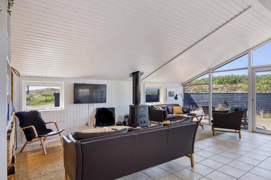 Renoviertes, strandnahes Sommerhaus für 8 Personen mit Sauna in Bjerregård, Holmsland Klit