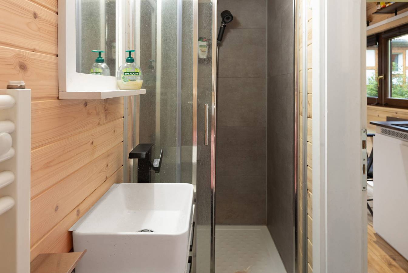 Tiny Home 'Ernesto' met privétuin, Wi-Fi en airconditioning, foto 11