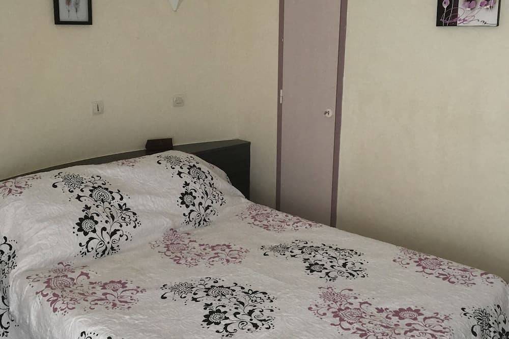 Typical small house, air-conditioned fisherman's farmhouse (swimming pool, jacuzzi, sauna, fitness room) in Le Barcarès, Côte d'Améthyste