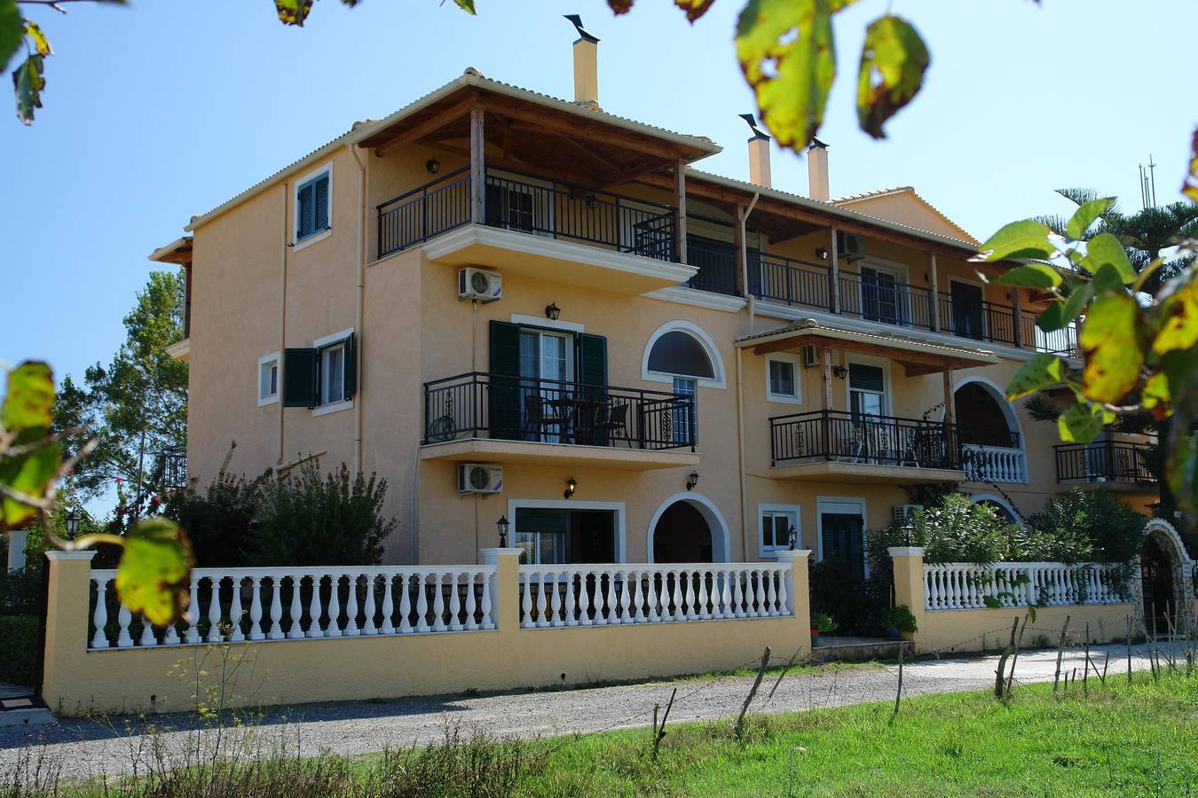 Entire apartment, 'Nefeli Apartment Ground Floor' with Sea View, Garden & Wi-Fi in Corfu