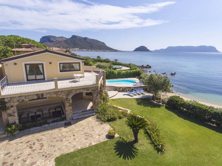 Casa vacanza per 10 persone, con Terrazza e Giardino nonché Piscina a Golfo Aranci