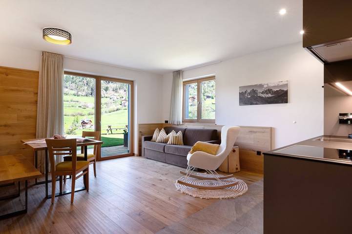 Appartamento intero, Appartamento 'Baumannhof Apartment Tera' con vista montagna, terrazza comune e Wi-Fi in San Pietro (Bolzano), Funes