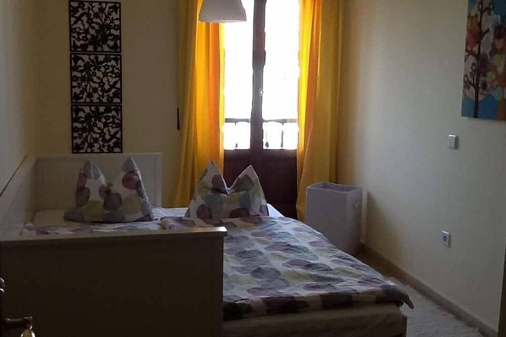 Apartamento inteiro, Casa del la Luz na bela área verde, piscina, grande terraço in Urbanizacion Costa Esuri, Ayamonte