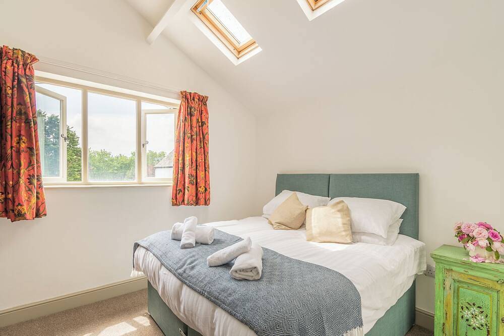 12 bedroom accommodation in Pembroke in Pembroke, Pembrokeshire