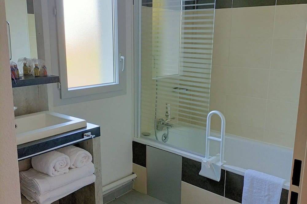 Entire apartment, T2 Balcon Dans Résidence Avec Piscine B26 in Salies-de-Béarn, Béarn