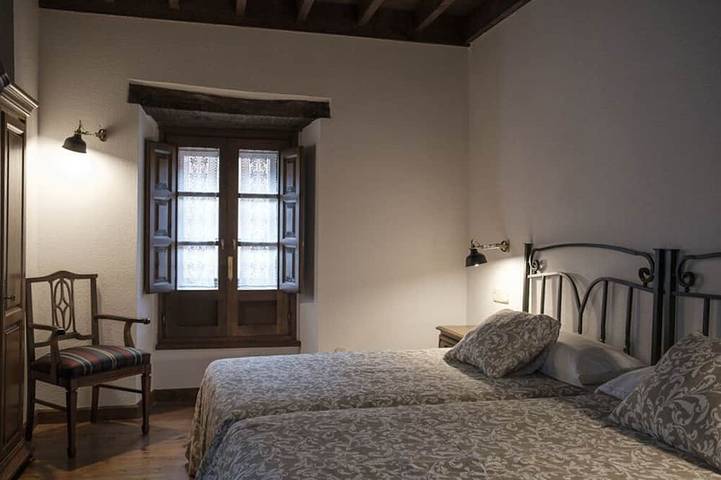 El Tresmayu. Casona con jardín en Lastres. Vistas al mar y a la montaña. in Lastres, Colunga