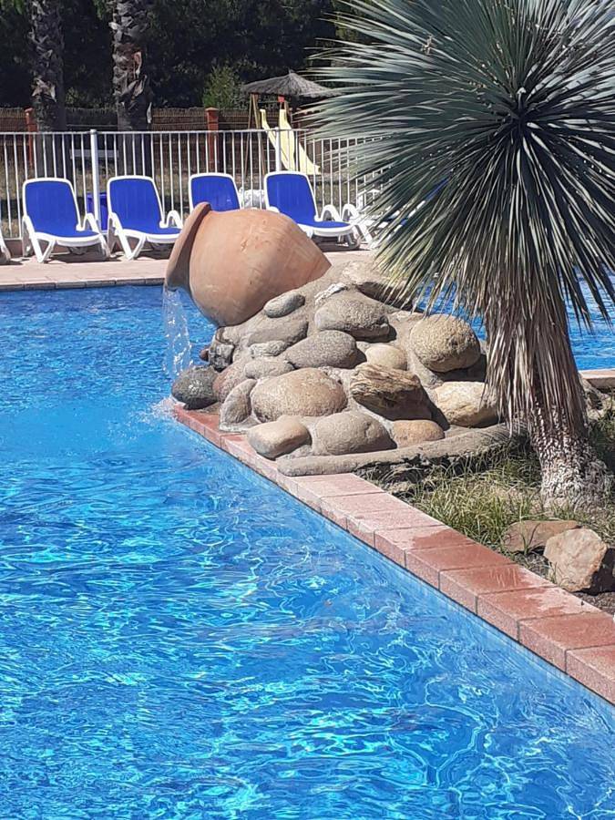 Camping pour 4 personnes, avec vue et piscine ainsi que terrasse et jardin, animaux acceptés à Argelès-sur-Mer