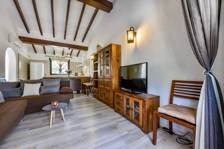 Bungalow für 6 Personen, mit Terrasse und Garten sowie Pool, mit Haustier an der Costa Blanca - 4