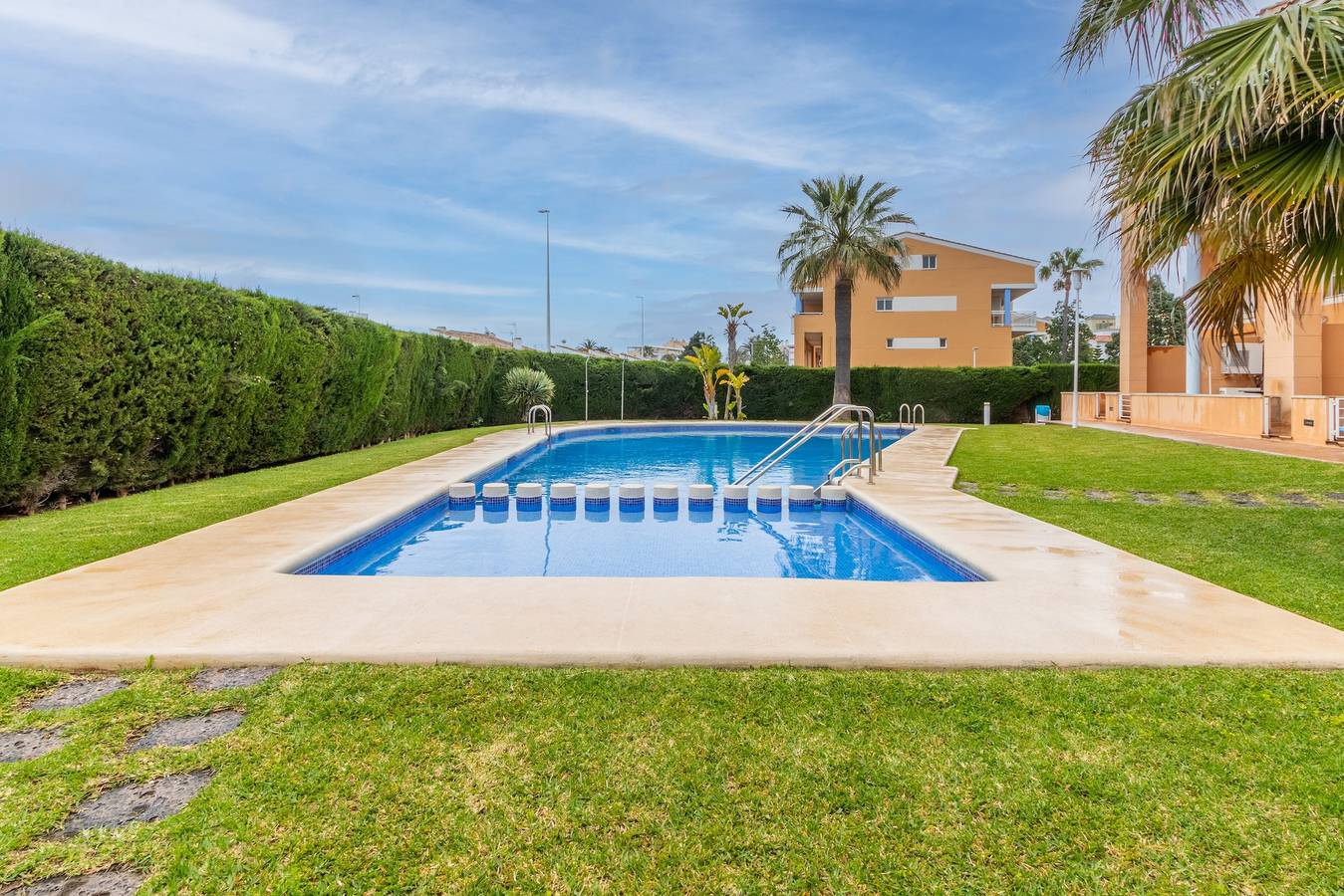 Geheel appartement, Diervriendelijk appartement 'Edificio Menorca' dichtbij de zee met gedeeld zwembad & Wi-Fi in Toscamar, Jávea