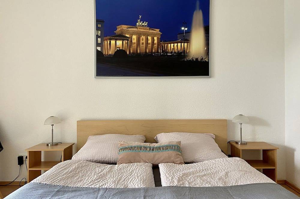 Hel lejlighed, New, completely furnished vacation apartment by Müggelsee in Treptow - Koepenick, Müggelsee