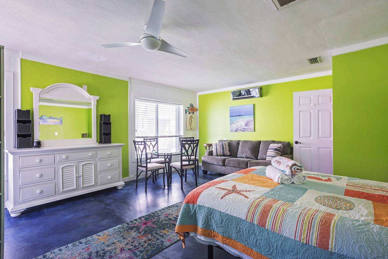 Ganzes Studio, Die Meerjungfrau auf dem Cotee River in New Port Richey, Pasco County