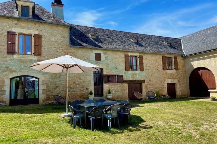 Location de vacances pour 9 personnes, avec Jardin à Nadaillac
