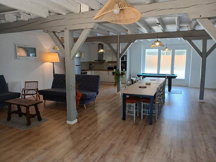 Location de vacances pour 10 personnes, avec Terrasse à Laglorieuse