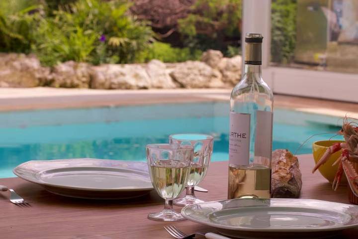 Location de vacances pour 18 personnes, avec piscine et vue ainsi que jardin et balcon à Saint-Sornin - 2