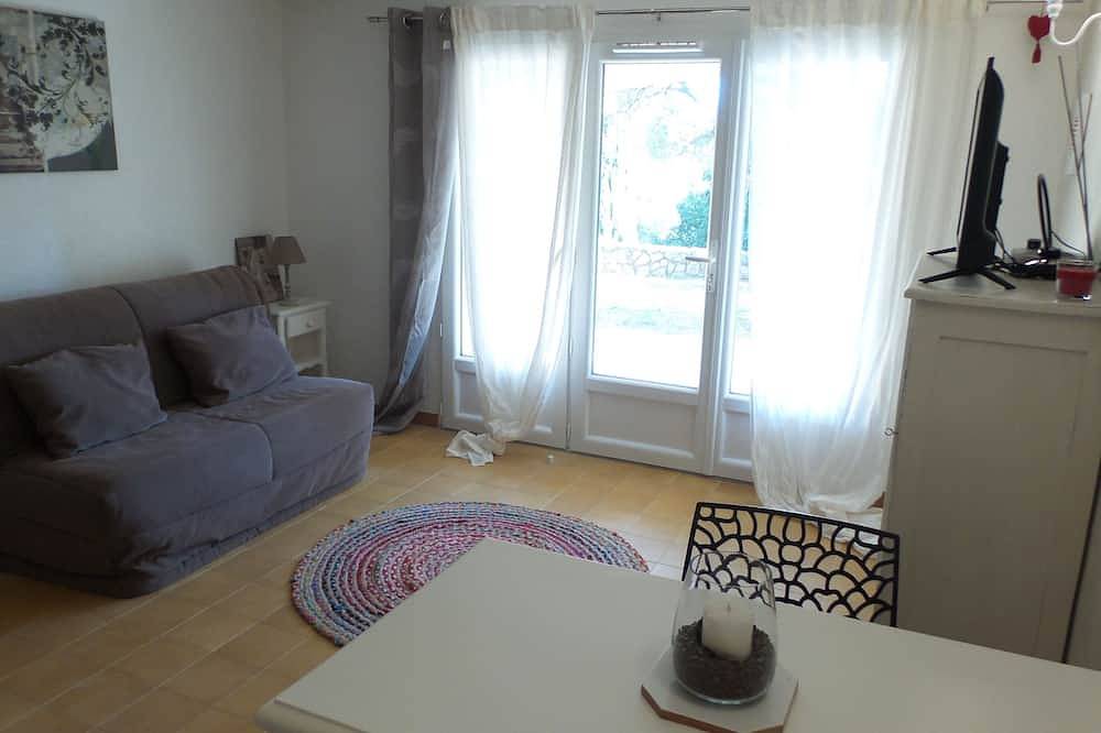 Entire apartment, Studio with private garden ( le mas des anges ) in Sanary-sur-Mer, Toulon region