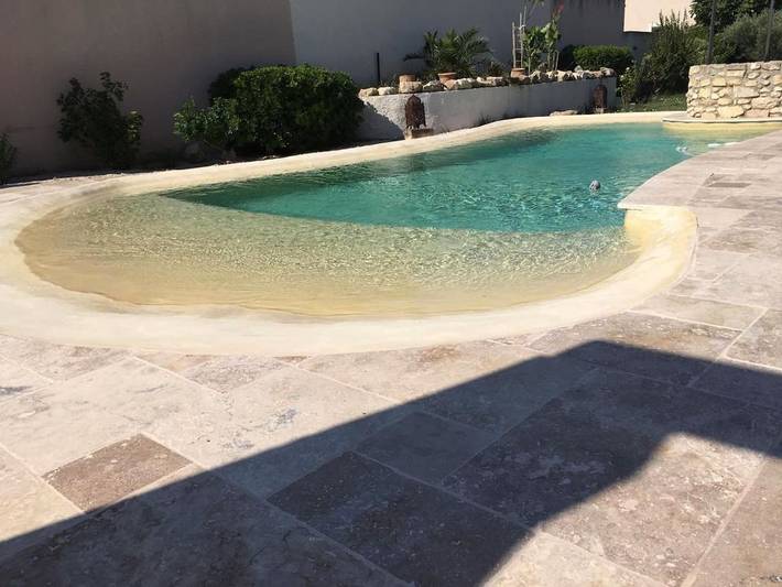 Location de vacances pour 4 personnes, avec jardin ainsi que vue et piscine à Fontvieille - 2