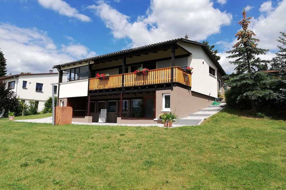 Ganze Wohnung, Ferienwohnung (55qm) für 4 Personen mit Balkon und Wintergarten in Fladungen, Rhön-Bayern