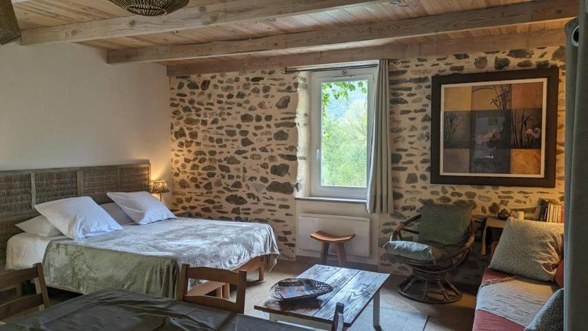 Chambre d’hôte pour 6 personnes, avec Balcon et Terrasse ainsi que Jardin et Piscine dans l' Aveyron - 4