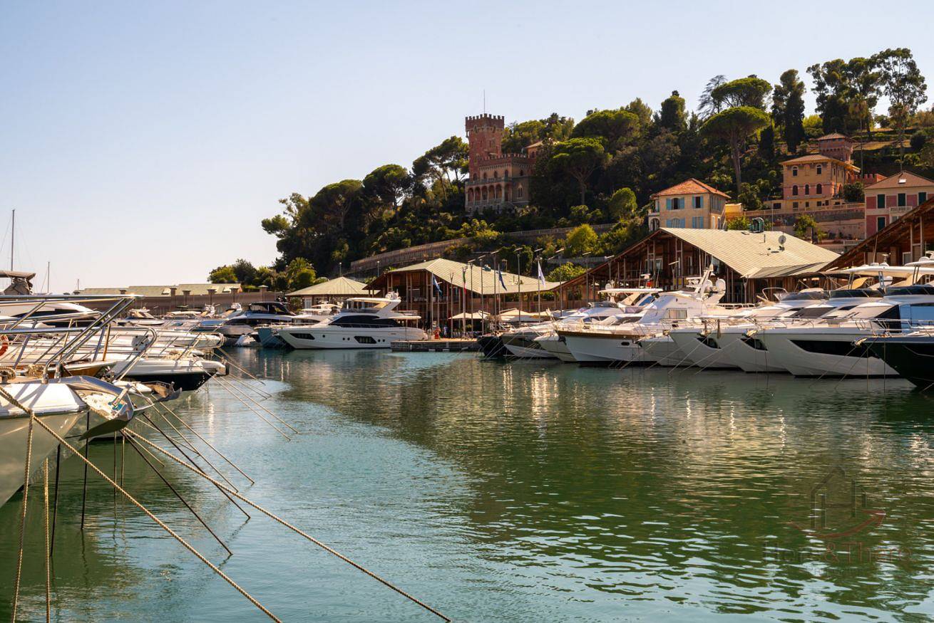 Appartamento intero, [Attico con Terrazza] • Mare 5Min • Treni 4Min in Varazze (Città), Varazze