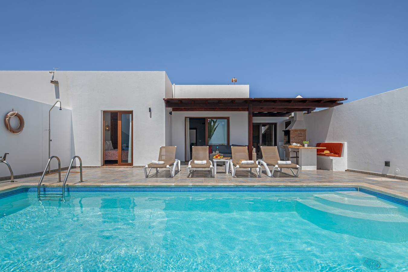 Casa de vacaciones 'Bay View Villa' con piscina privada, terraza privada y Wi-Fi in Playa Blanca, Yaiza