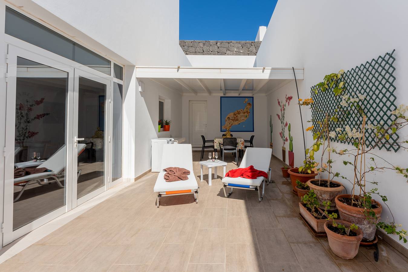 Vacation Home "Casa Anita" with Private Terrace & Wi-Fi in Playa Blanca, Yaiza